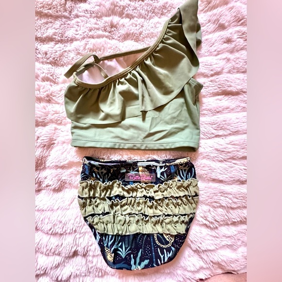 RUFFLE BUTTS Sz 5 Green One shoulder Top with Ruffled Bottom in tropical print - Picture 3 of 5